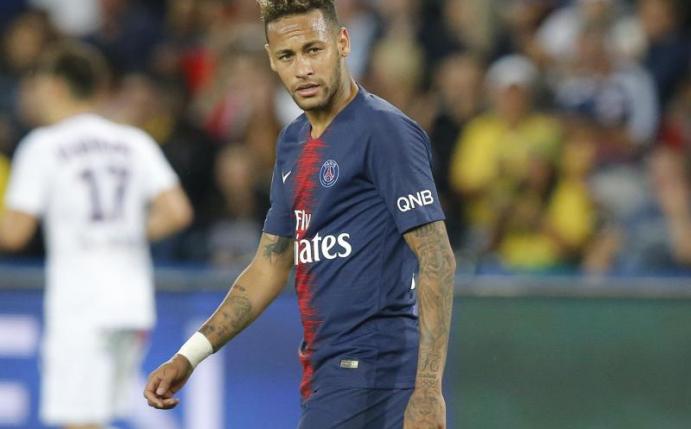 Behält wohl doch das PSG-Trikot an: Neymar. Foto: Michel Euler/AP