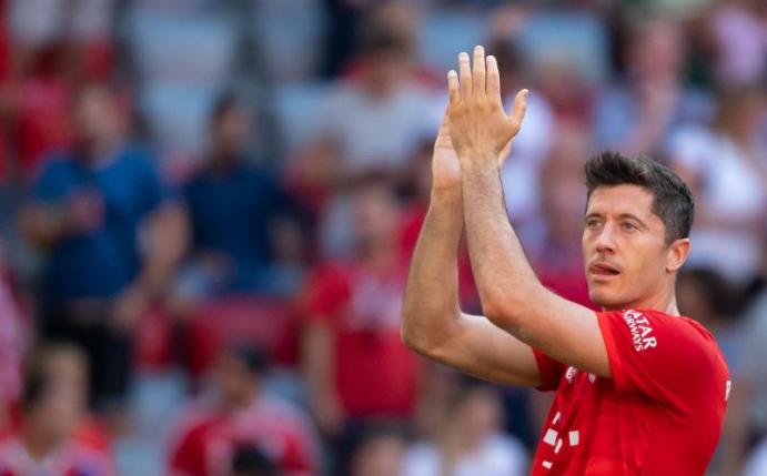 Hat an den ersten drei Spieltagen der Fußball-Bundesliga sechs Tore erzielt: Robert Lewandowski. Foto: Sven Hoppe