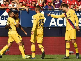 Ansu Fati (2.v.l) vom FC Barcelona wird von den Mannschaftskollegen beglückwünscht, nachdem er seinen Treffer zum 1:1 erzielt hat. Foto: Alvaro Barrientos/AP Ansu Fati (2.v.l) vom FC Barcelona wird von den Mannschaftskollegen beglückwünscht, nachdem er seinen Treffer zum 1:1 erzielt hat. Foto: Alvaro Barrientos/AP