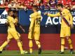 Ansu Fati (2.v.l) vom FC Barcelona wird von den Mannschaftskollegen beglückwünscht, nachdem er seinen Treffer zum 1:1 erzielt hat. Foto: Alvaro Barrientos/AP