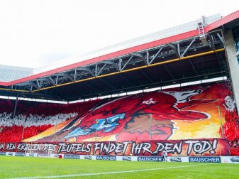 36.766 Zuschauer kamen zum Südwest-Derby ins Fritz-Walter-Stadion. Foto: Uwe Anspach 36.766 Zuschauer kamen zum Südwest-Derby ins Fritz-Walter-Stadion. Foto: Uwe Anspach