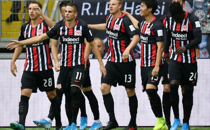 Frankfurt dreht das Spiel und bezwingt Düsseldorf 2:1