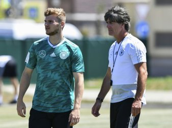 Leipzigs Timo Werner (l.) mit Bundestrainer Joachim Löw Leipzigs Timo Werner (l.) mit Bundestrainer Joachim Löw