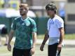 Leipzigs Timo Werner (l.) mit Bundestrainer Joachim Löw