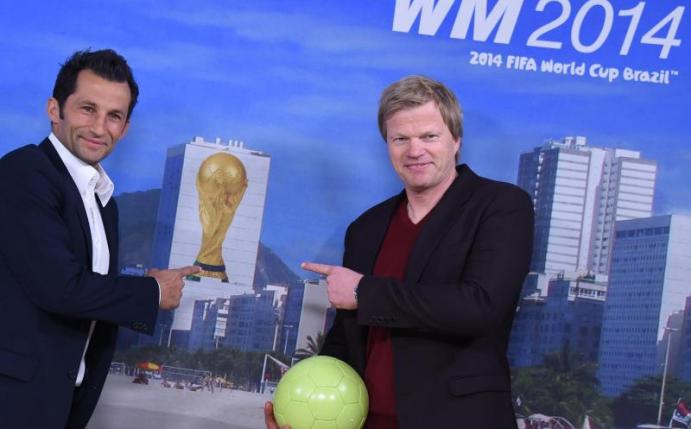 Früher im Trikot, bald in Anzug zusammen beim FC Bayern: Oliver Kahn (r) und Hasan Salihamidzic. Foto: Marcus Brandt