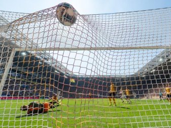 Beim Spiel Dynamo Dresden gegen den FC St. Pauli sorgten nicht nur sechs Tore für Gesprächsstoff. Foto: Robert Michael Beim Spiel Dynamo Dresden gegen den FC St. Pauli sorgten nicht nur sechs Tore für Gesprächsstoff. Foto: Robert Michael