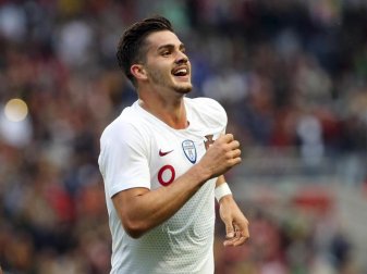 Trägt ab sofort das Eintracht-Trikot: André Silva. Foto: Armando Franca/AP Trägt ab sofort das Eintracht-Trikot: André Silva. Foto: Armando Franca/AP