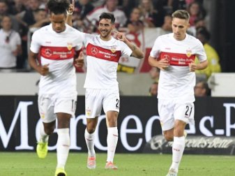 Stuttgarts Nicolas Gonzalez (M) jubelt nach seinem Tor zum 2:1 gegen den VfL Bochum. Foto: Thomas Kienzle Stuttgarts Nicolas Gonzalez (M) jubelt nach seinem Tor zum 2:1 gegen den VfL Bochum. Foto: Thomas Kienzle