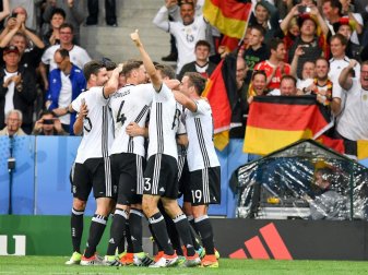 DFB-Team jubelt demnächst zu "Kernkraft 400" DFB-Team jubelt demnächst zu "Kernkraft 400"