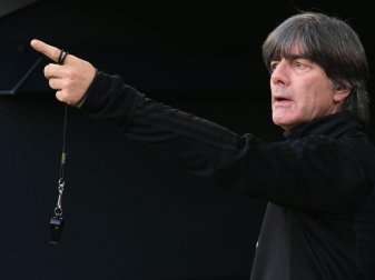 Bundestrainer Joachim Löw bereitet das DFB-Team auf die EM-Qualifikationsspiel gegen die Niederlande und Nordirland vor. Foto: Peter Steffen Bundestrainer Joachim Löw bereitet das DFB-Team auf die EM-Qualifikationsspiel gegen die Niederlande und Nordirland vor. Foto: Peter Steffen