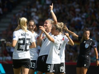 Die deutschen Fußballerinnen gewinnen mit klarem 8:0 Die deutschen Fußballerinnen gewinnen mit klarem 8:0