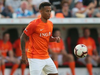 Dennis Aogo spielte zuletzt beim VfB Stuttgart Dennis Aogo spielte zuletzt beim VfB Stuttgart