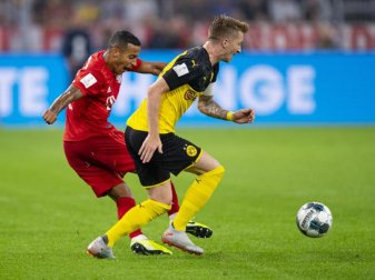 Könnten am 9. November wieder aufeinandertreffen: Bayerns Thiago Alcantara (l) und Dortmunds Marco Reus. Foto: Guido Kirchner