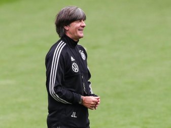Gut gelaunt: Bundestrainer Joachim Löw. Foto: Christian Charisius