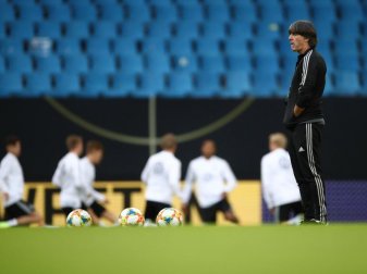 Ließ das DFB-Team im Volksparkstadion ohne Leon Goretzka trainieren: Bundestrainer Joachim Löw. Foto: Christian Charisius Ließ das DFB-Team im Volksparkstadion ohne Leon Goretzka trainieren: Bundestrainer Joachim Löw. Foto: Christian Charisius