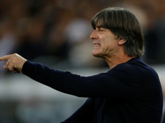 Joachim Löw wird die Abwehr gegen Nordirland umstellen Joachim Löw wird die Abwehr gegen Nordirland umstellen