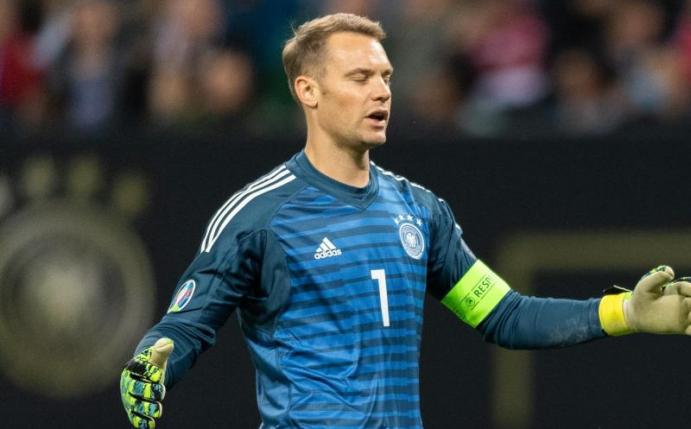 Kapitän Manuel Neuer wird im EM-Qualispiel der deutschen Nationalmannschaft gegen Nordirland im Tor stehen. Foto: Robert Michael