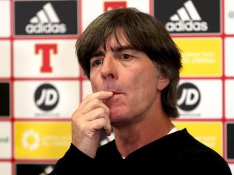 Joachim Löw stellte sich nach dem Spiel in Nordirland den Fragen. Foto: Liam Mcburney/PA Wire Joachim Löw stellte sich nach dem Spiel in Nordirland den Fragen. Foto: Liam Mcburney/PA Wire