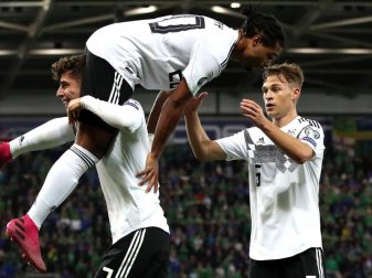 Kai Havertz, Serge Gnabry und Joshua Kimmich (l-r) feiern Gnabrys Treffer zum 2:0. Foto: Christian Charisius Kai Havertz, Serge Gnabry und Joshua Kimmich (l-r) feiern Gnabrys Treffer zum 2:0. Foto: Christian Charisius