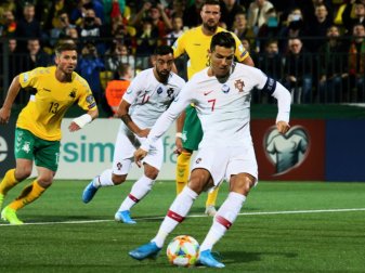 Ronaldo erzielte gegen Litauen vier Tore für Portugal Ronaldo erzielte gegen Litauen vier Tore für Portugal