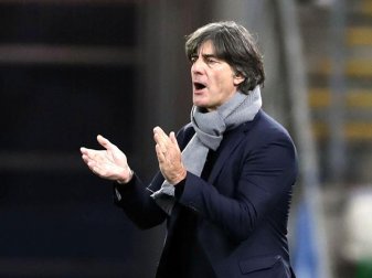 Mahnt beim Neuaufbau des DFB-Teams zur Geduld: Bundestrainer Joachim Löw. Foto: Christian Charisius Mahnt beim Neuaufbau des DFB-Teams zur Geduld: Bundestrainer Joachim Löw. Foto: Christian Charisius