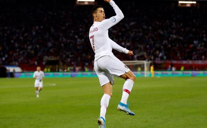 Portugals Star Cristiano Ronaldo erzielte vier Treffer gegen die Serben. Foto: Predrag Milosavljevic/XinHua