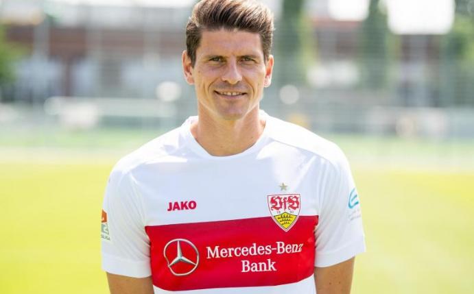 Der Stuttgarter Mario Gomez leidet unter einer Magenverstimmung. Foto: Fabian Sommer