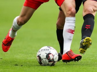 Fußball ist ein Milliarden-Geschäft. Foto: Jan Woitas Fußball ist ein Milliarden-Geschäft. Foto: Jan Woitas