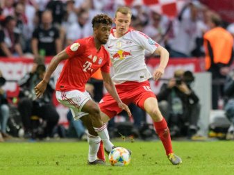 Könnten wieder aufeinandertreffen: Kingsley Coman vom FC Bayern München (l) und Leipzigs Lukas Klostermann. Foto: Matthias Balk