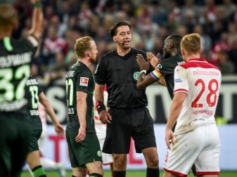 Schiedsrichter Manuel Gräfe musste sich einiges anhören Schiedsrichter Manuel Gräfe musste sich einiges anhören