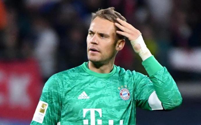 Bayern-Torwart Neuer hat verärgert auf die jüngsten Aussagen seines Nationalmannschafts-Konkurrenten ter Stegen reagiert. Foto: H. Schmidt