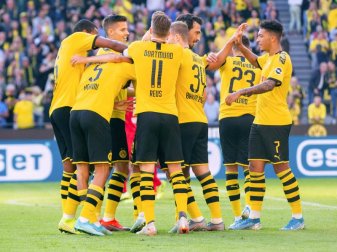 Haben Bayer Leverkusen klar besiegt: Die Spieler vom BVB Spieler jubeln nach dem 4:0. Foto: Marcel Kusch Haben Bayer Leverkusen klar besiegt: Die Spieler vom BVB Spieler jubeln nach dem 4:0. Foto: Marcel Kusch