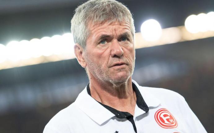 Verteidigt die Vereins-Führung gegen Vorwürfe der Vetternwirtschaft: Düsseldorfs Trainer Friedhelm Funkel. Foto: Marius Becker