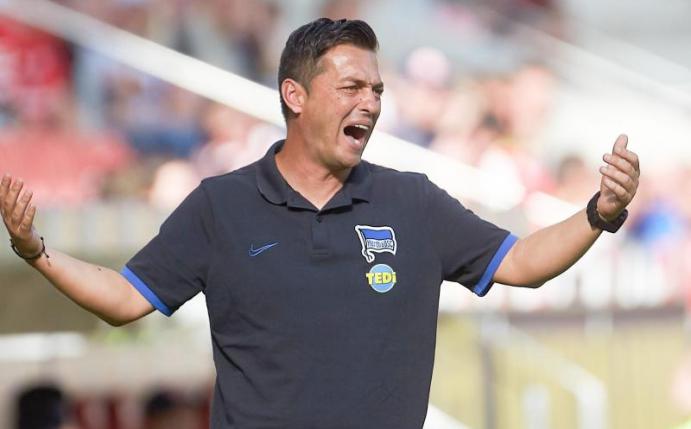 Frustriert: Hertha-Coach Ante Covic. Foto: Thomas Frey