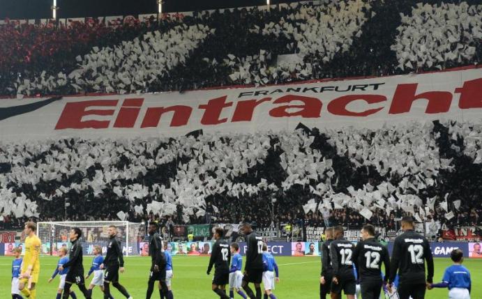 Der FC Arsenal lernt in der Europa League die besondere Atmosphäre in Frankfurt kennen. Foto: Arne Dedert