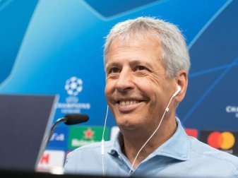 Lucien Favre baut gegen den FC Barcelona weitgehend auf die Formation vom Sieg gegen Bayer Leverkusen. Foto: Bernd Thissen Lucien Favre baut gegen den FC Barcelona weitgehend auf die Formation vom Sieg gegen Bayer Leverkusen. Foto: Bernd Thissen