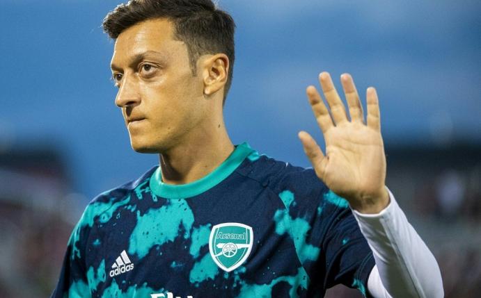 Arsenal tritt ohne Mesut Özil bei Eintracht Frankfurt an