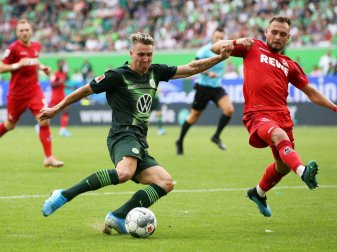Verstraete (r.) im Duell mit Wolfsburgs Klaus (l.) Verstraete (r.) im Duell mit Wolfsburgs Klaus (l.)