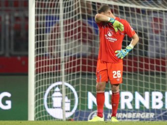Der Nürnberger Torwart Christian Mathenia wird trotz schlechter Leistung in der Vergangenheit gegen den Karlsruher SC im Tor stehen. Foto: Daniel Karmann Der Nürnberger Torwart Christian Mathenia wird trotz schlechter Leistung in der Vergangenheit gegen den Karlsruher SC im Tor stehen. Foto: Daniel Karmann