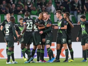 Die Wolfsburger bejubeln das Tor zum 1:0 gegen den FC Oleksandriya. Foto: Peter Steffen Die Wolfsburger bejubeln das Tor zum 1:0 gegen den FC Oleksandriya. Foto: Peter Steffen