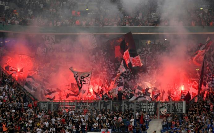 Frankfurter Fans brannten gegen Straßburg Pyrotechnik ab
