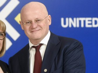 Grapperhaus schaut mit Kollegin Europa-League-Spiel Grapperhaus schaut mit Kollegin Europa-League-Spiel