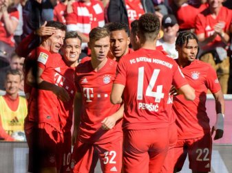 Die Spieler von Bayern München jubeln mit Torschütze Robert Lewandowski (l) über die 1:0-Führung gegen Union Berlin. Foto: Matthias Balk Die Spieler von Bayern München jubeln mit Torschütze Robert Lewandowski (l) über die 1:0-Führung gegen Union Berlin. Foto: Matthias Balk