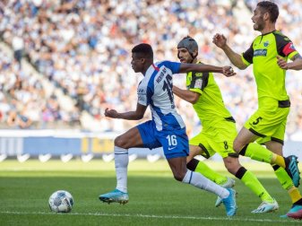 Javairo Dilrosun (l) schoss das 1:0 für Hertha BSC. Foto: Soeren Stache Javairo Dilrosun (l) schoss das 1:0 für Hertha BSC. Foto: Soeren Stache
