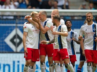Kantersieg: Der Hamburger SV bezwingt Aue 4:0 Kantersieg: Der Hamburger SV bezwingt Aue 4:0