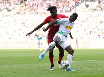 Borussia Mönchengladbach gewann gegen Düsseldorf mit 2:1 Borussia Mönchengladbach gewann gegen Düsseldorf mit 2:1