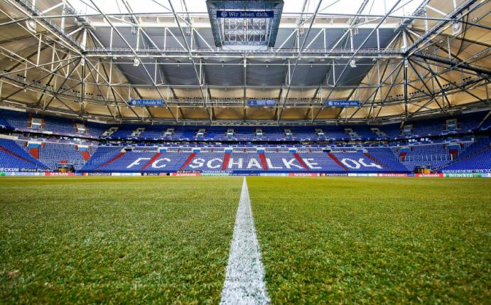 Die Veltins Arena bietet über 62.000 Zuschauern Platz