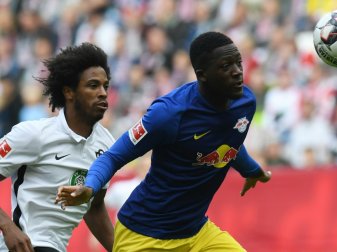 Augsburg suspendierte Caiuby (l.) bereits letzte Saison Augsburg suspendierte Caiuby (l.) bereits letzte Saison