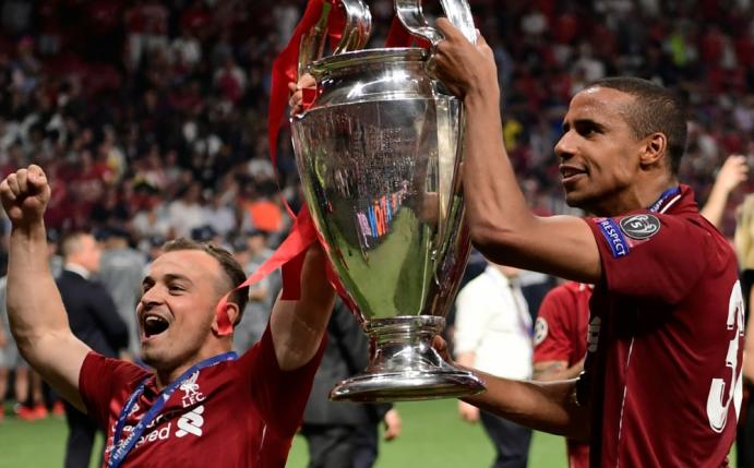 Joel Matip (r.) bekam Sonderlob von Jürgen Klopp