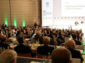DFB trennt wirtschaftliche und gemeinnützige Aufgaben DFB trennt wirtschaftliche und gemeinnützige Aufgaben